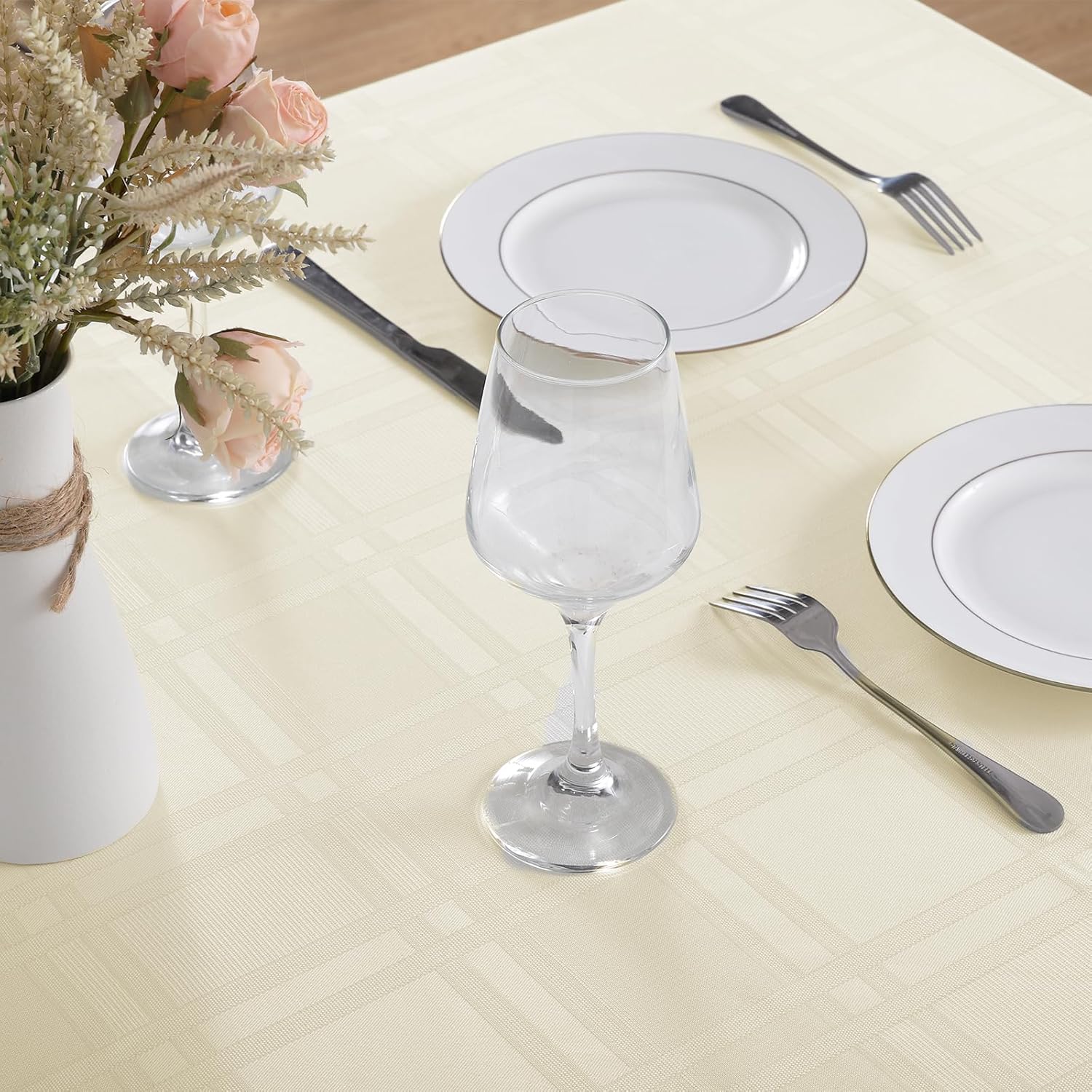 Elegant 60x84 Tablecloth for Holidays