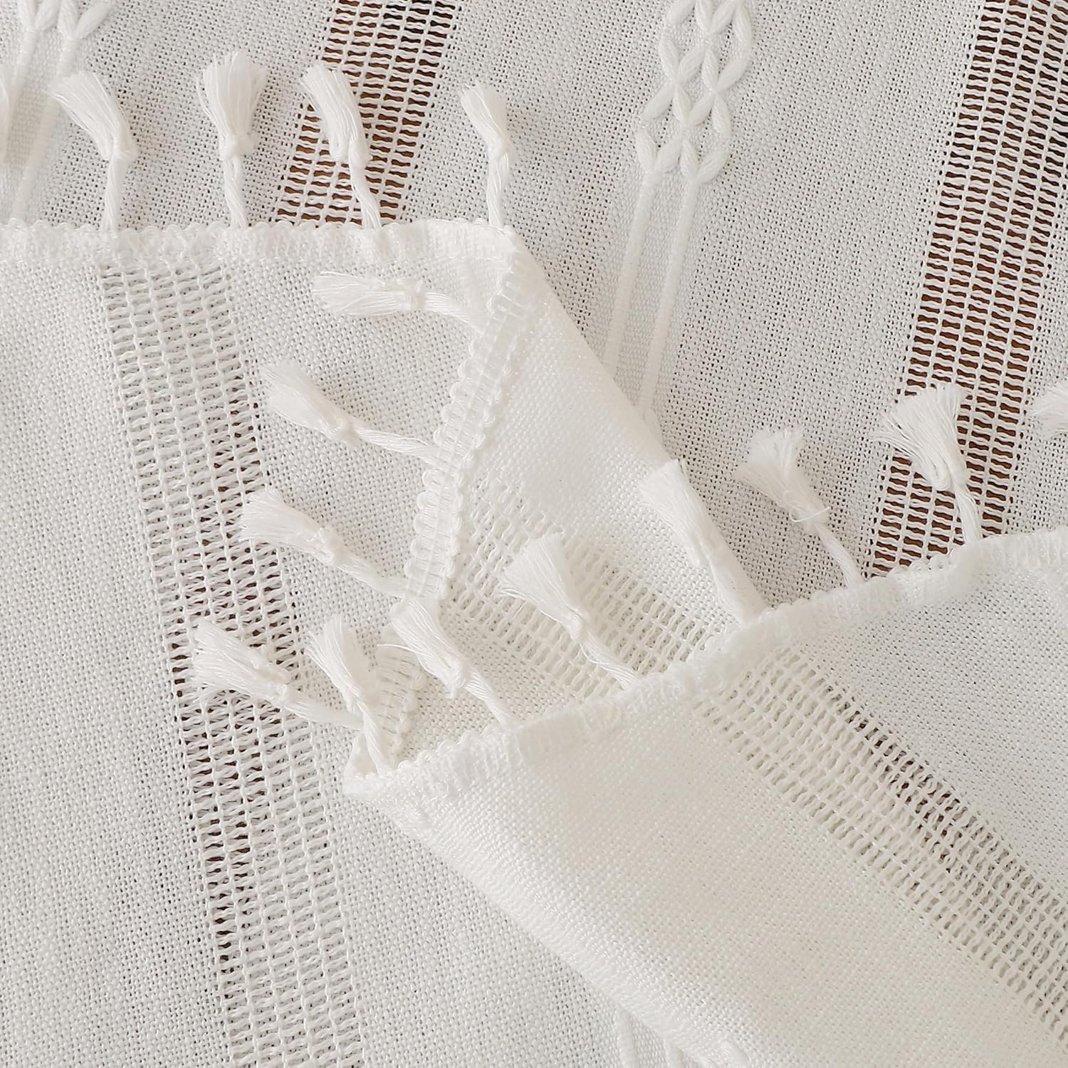Gernaice Rustic Stripe Tablecloth - Elegant Design for Dining