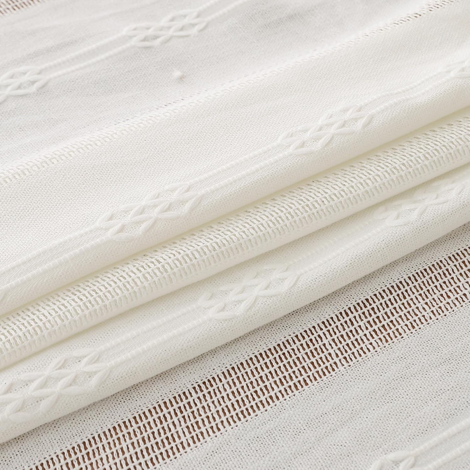 Gernaice Rustic Stripe Tablecloth - Elegant Design for Dining