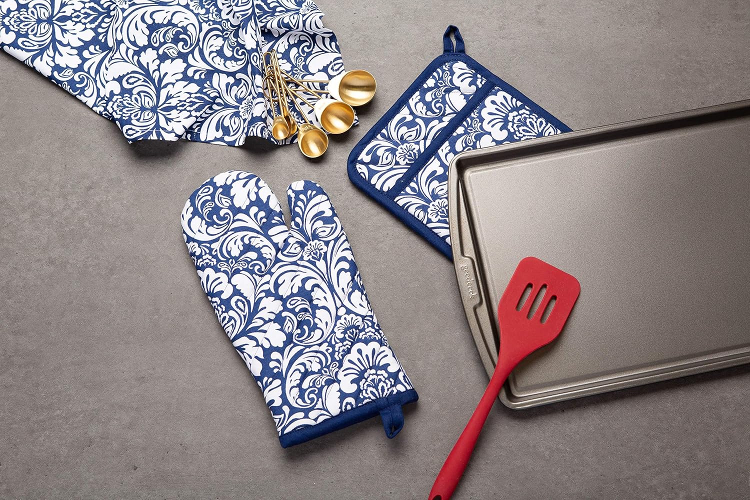 Cozy Kitchen Essentials Quilted Mitt Potholder Set