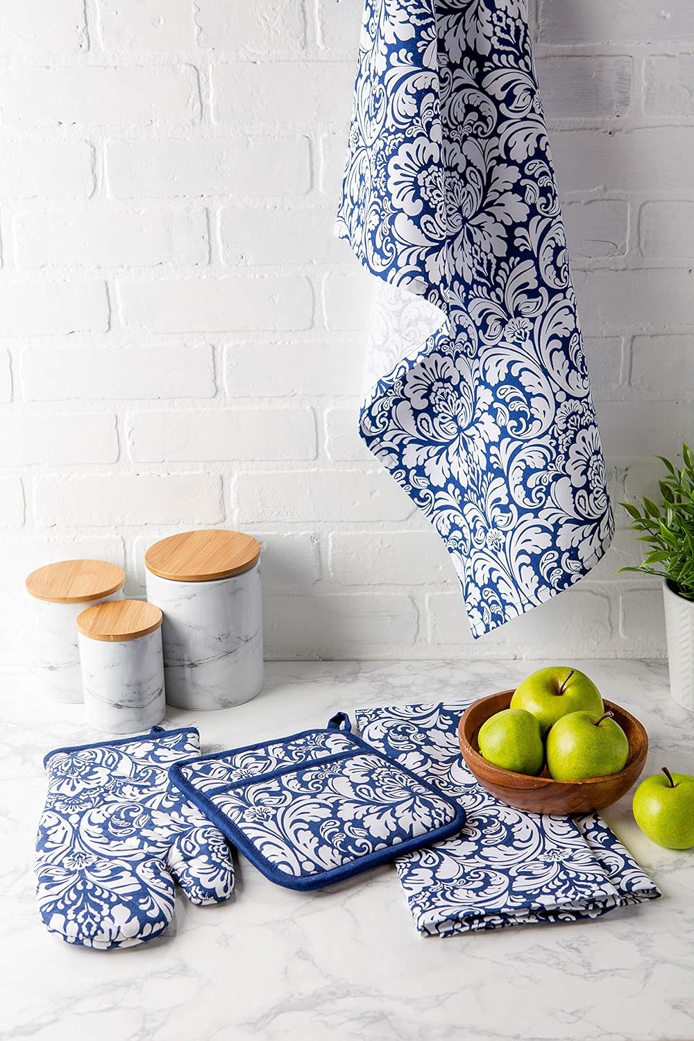 Cozy Kitchen Essentials Quilted Mitt Potholder Set